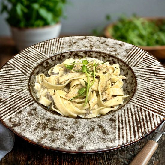 Паста с курицей и грибами