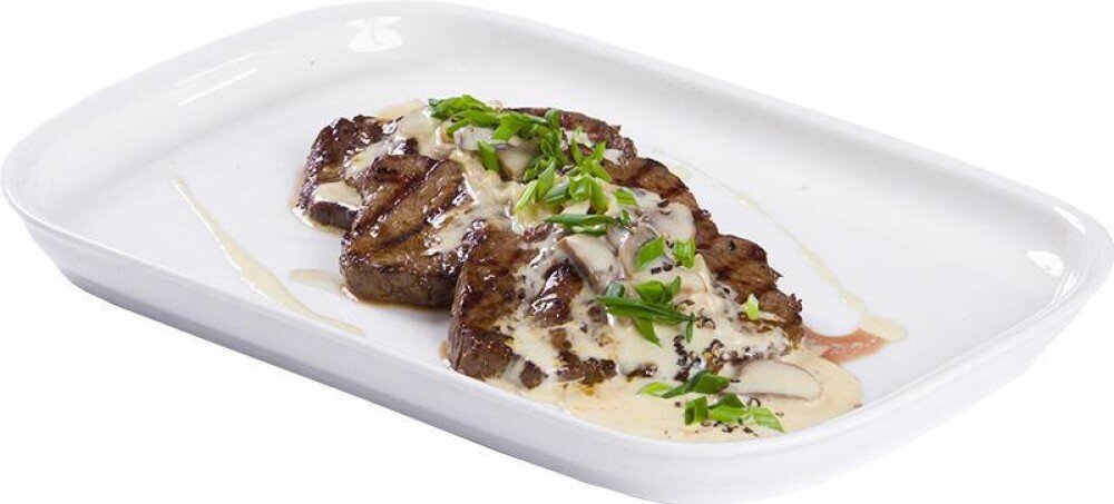 Медальоны в сливочно-грибном соусе