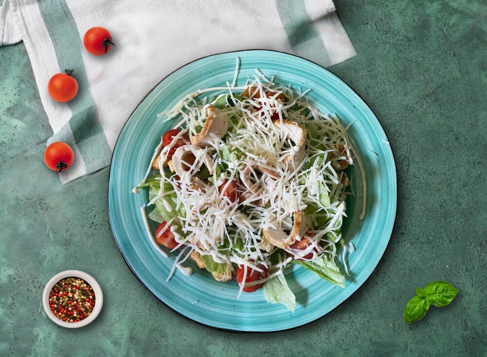 Салат Цезарь с курицей
