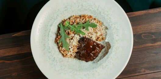 Говяжьи щеки с полбой