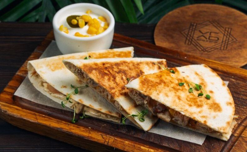 Кесадилья с рванной курицей