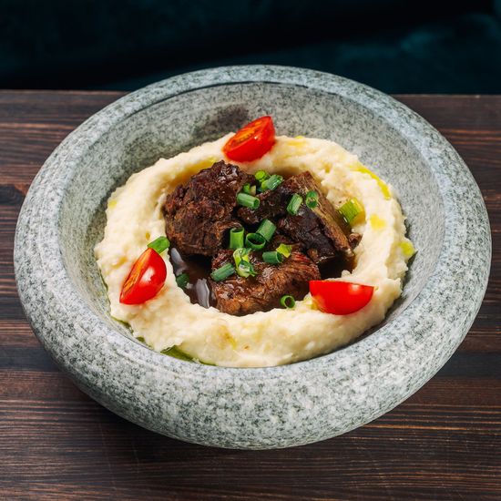 Говяжьи щечки с картофельным пюре