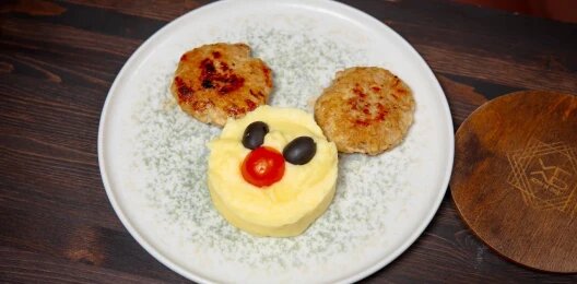 Котлетки из цыпленка с картофельным пюре