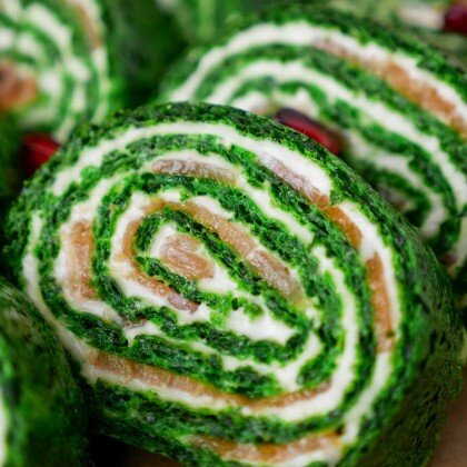 Рулет с красной рыбой и шпинатом (по предзаказу)