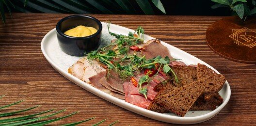 Мясная тарелка