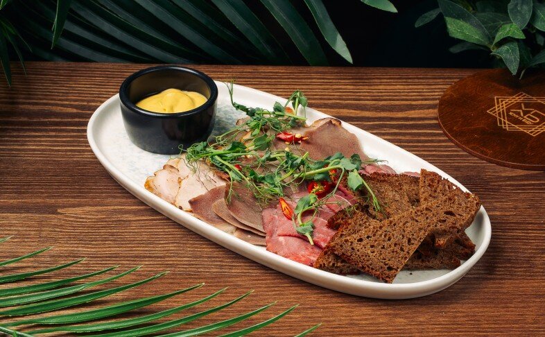 Мясная тарелка