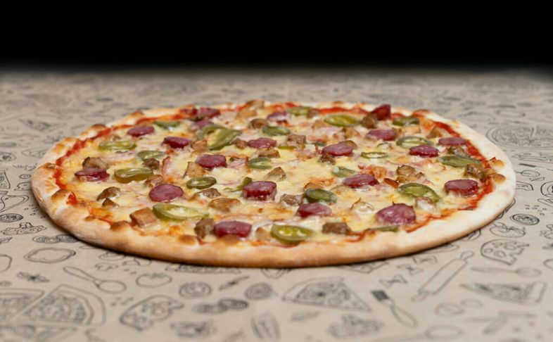 Пицца «Колбаски и перчик»