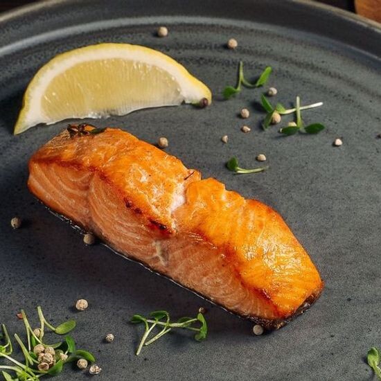 Стейк лосося на гриле