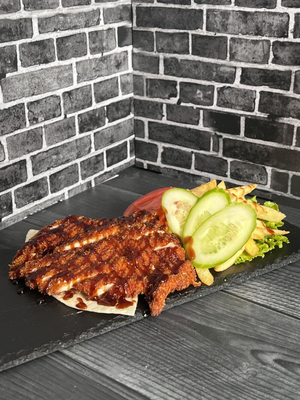 Тонкацу с курицей и картофель фри