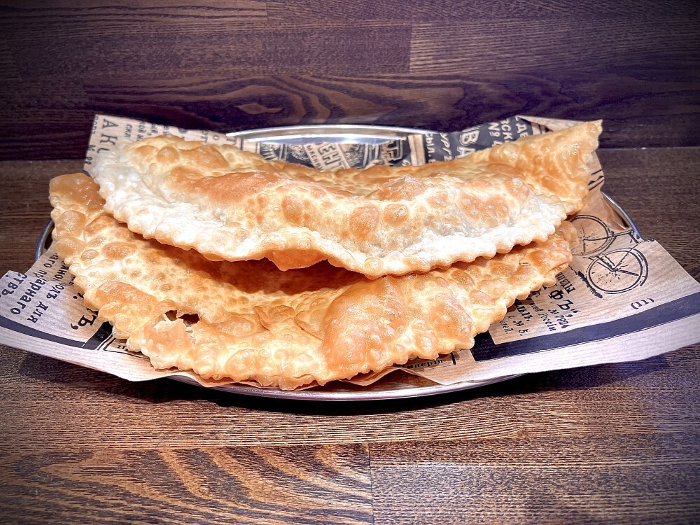 Чебуреки с сыром и зеленью(2шт)