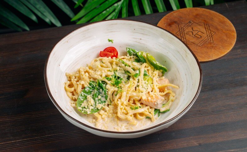 Паста собственного приготовления с лососем