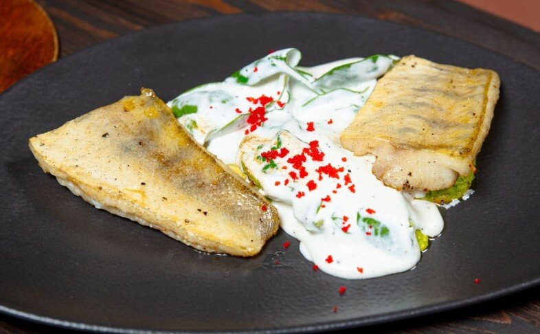 Судак в сливочном соусе овощами