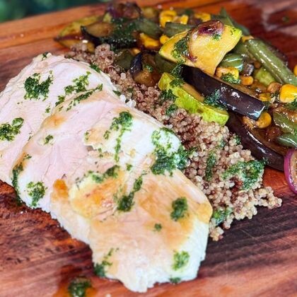 Куриное филе с киноа и овощами