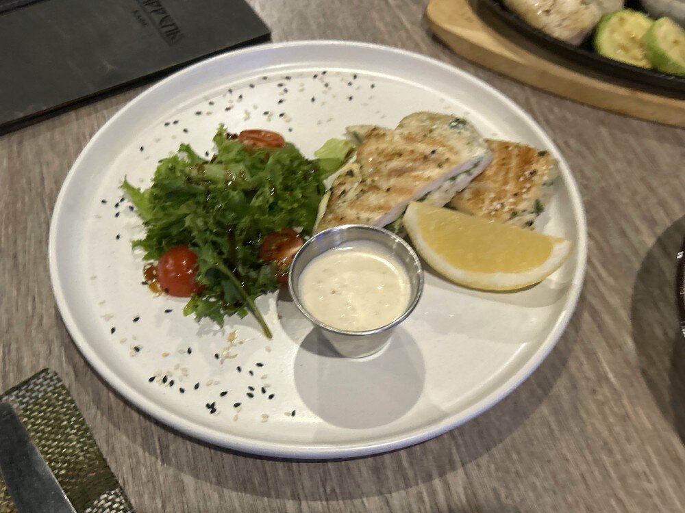 Куриная грудка со шпинатом и сыром