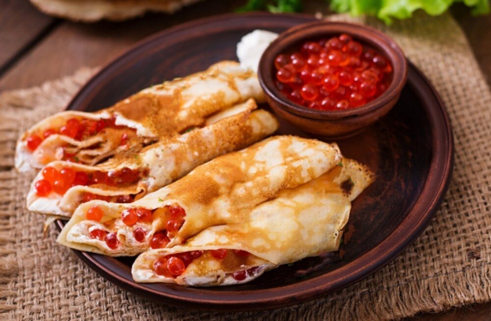 Блинчики с красной икрой и творожным сыром
