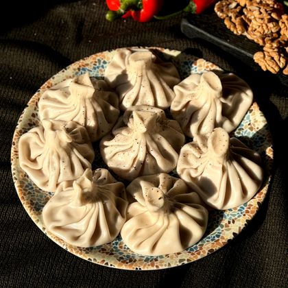 *Хинкали с курицей и грибами в сливочном соусе