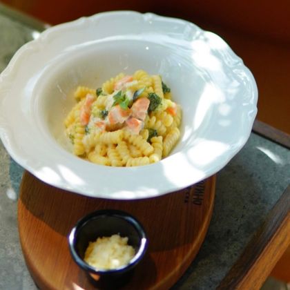 Фузилли с лососем и брокколи под сливочным соусом