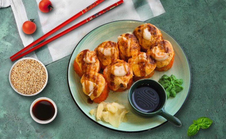 Горячий ролл с угрем и креветкой