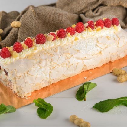 Меренговый рулет с Малиной  весовой 100гр 150р (весовое блюдо)