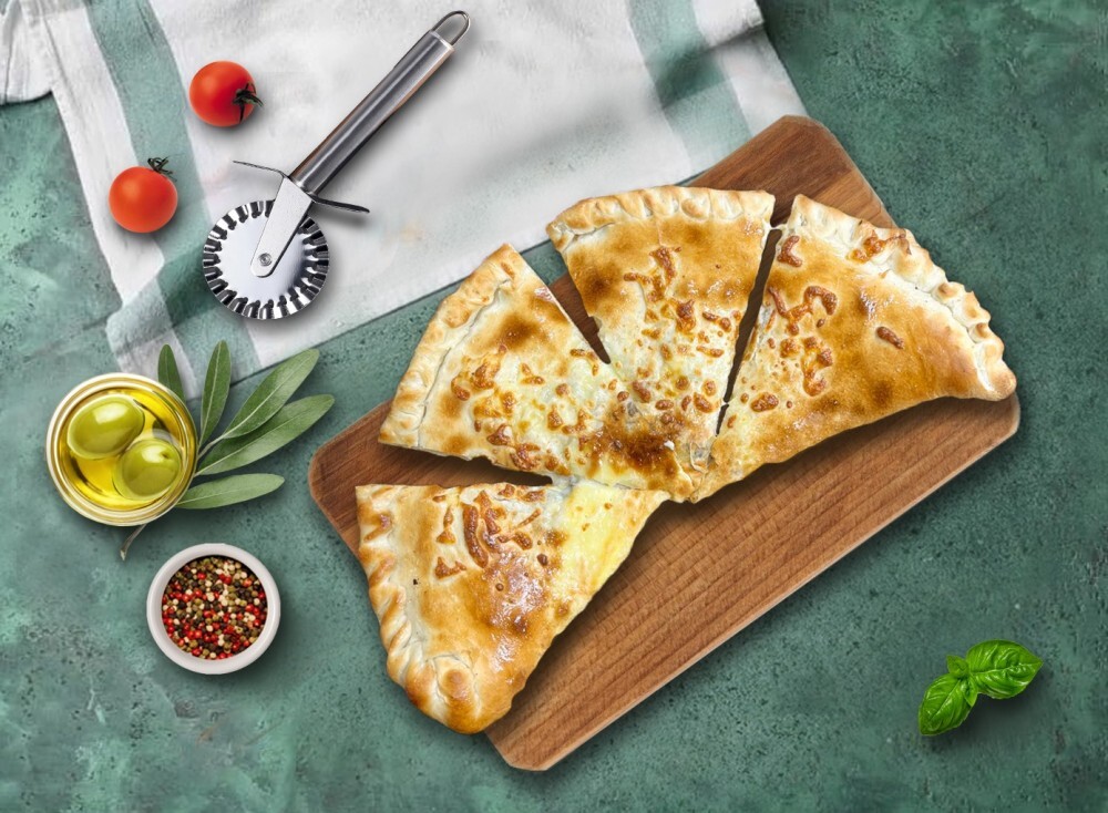 Кальцоне с курицей и грибами