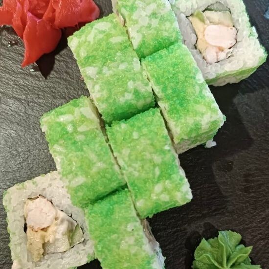 Калифорния с креветкой и авокадо