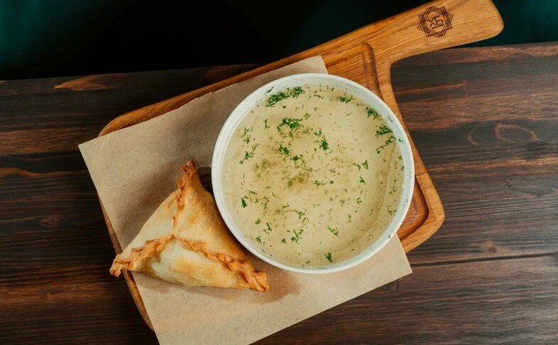 Куриный бульон с эчпочмаком