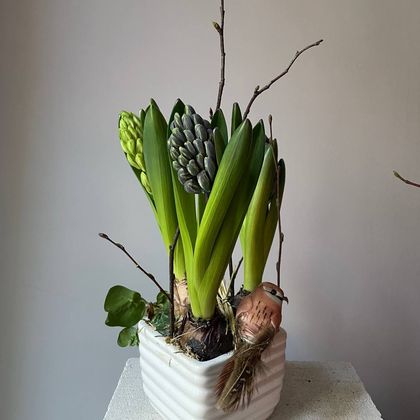 Композиция в керамике с птичкой