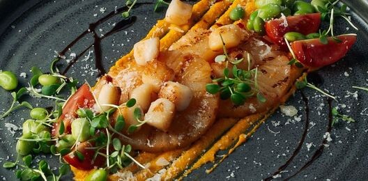 Гребешки с пряным ананасом