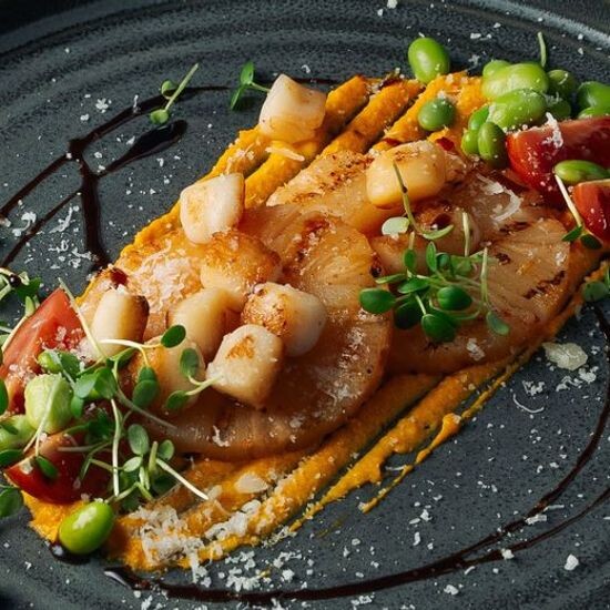 Гребешки с пряным ананасом