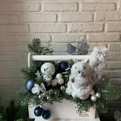 Композиция с белочкой