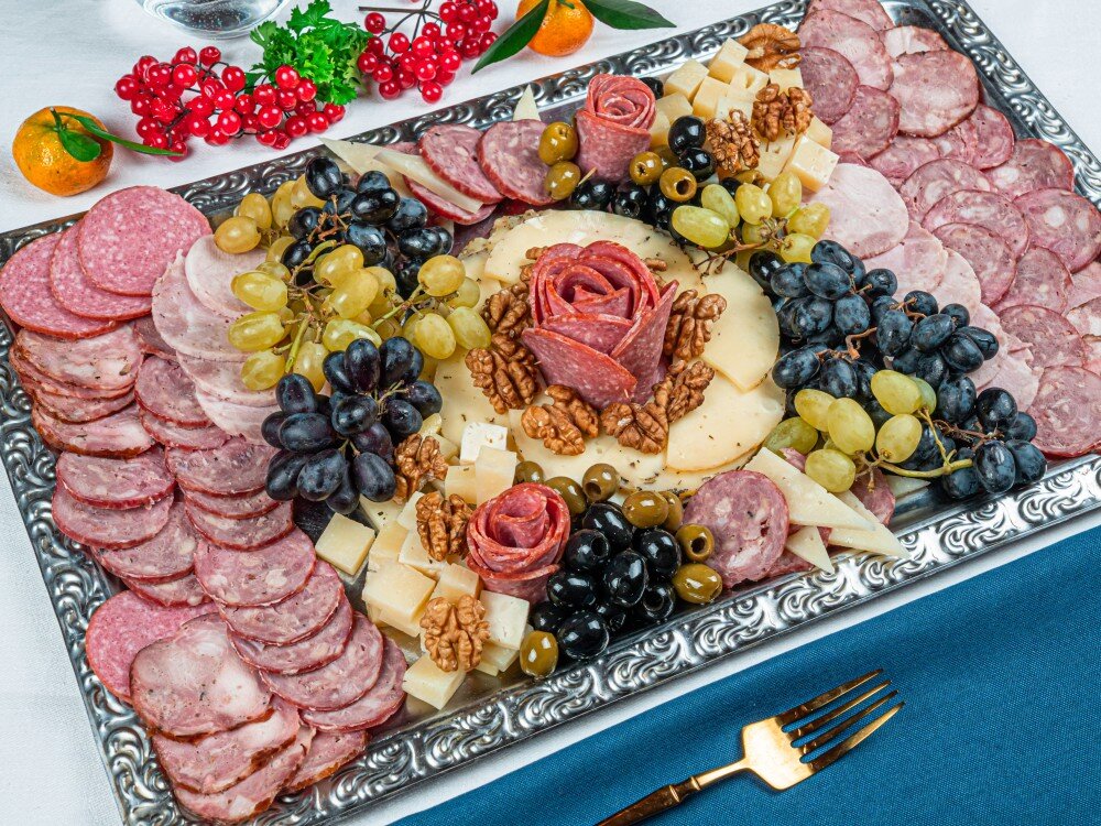 "Королевская нарезка" монастырские сыр и колбасы, на компанию 25-35 человек