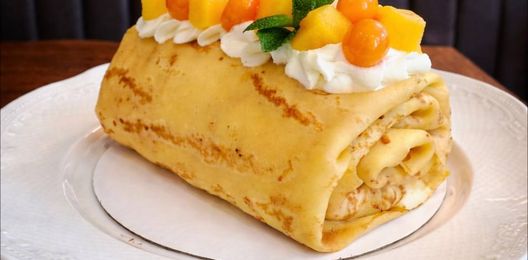 Манговый блинный рулет