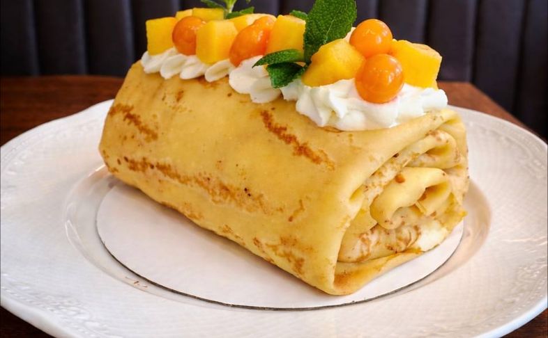 Манговый блинный рулет