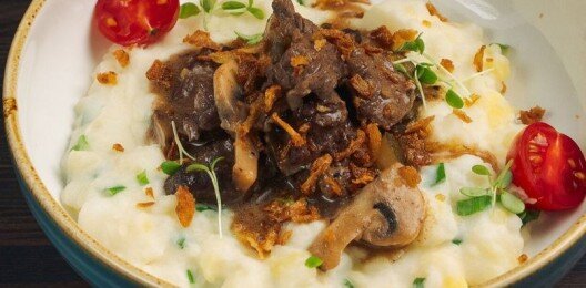 Бефстроганов с толченным картофелем