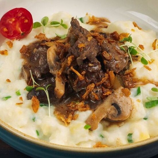 Бефстроганов с толченным картофелем