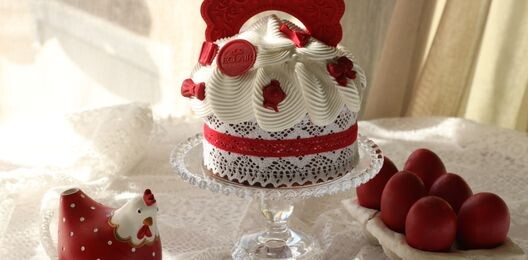 Кулич классический с клюквой и изюмом.