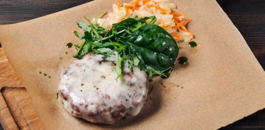 Бифштекс из говядины с двойным сыром