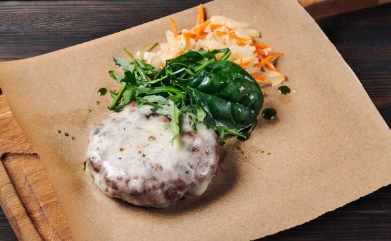 Бифштекс из говядины с двойным сыром