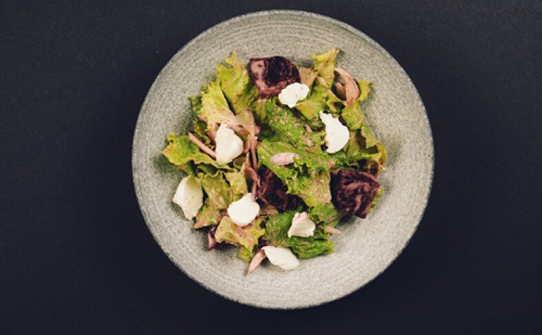 Салат с печеной свеклой и сыром