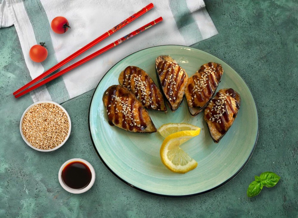 Мидии Запеченные под спайси соусом