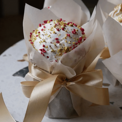 Кулич с вишней и шоколадным кремом