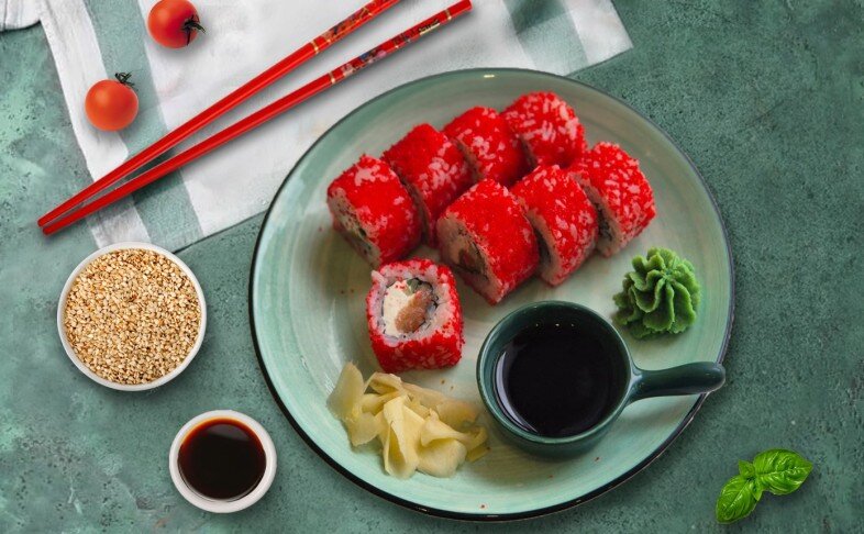 Ролл Калифорния с крабом и тунцом