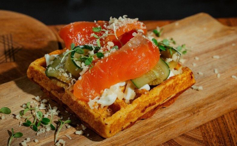 Вафли тыквенные с лососем