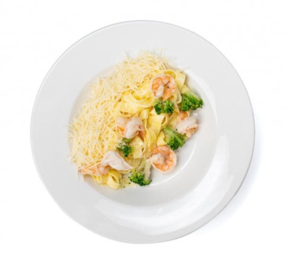 Фетучини с креветками и брокколи