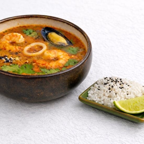 Том ям с морепродуктами