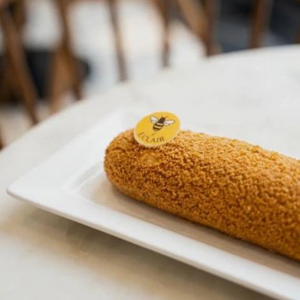 Эклер Медовик-клюква-брусника