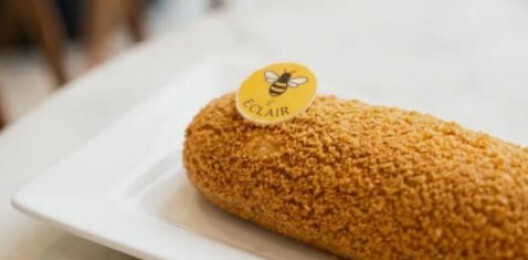 Эклер Медовик-клюква-брусника