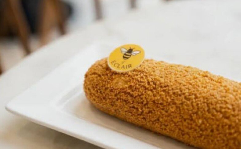 Эклер Медовик-клюква-брусника