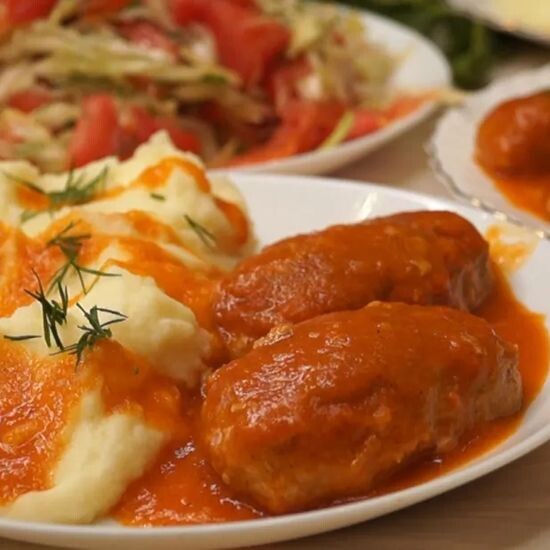 Куриная котлета в соусе