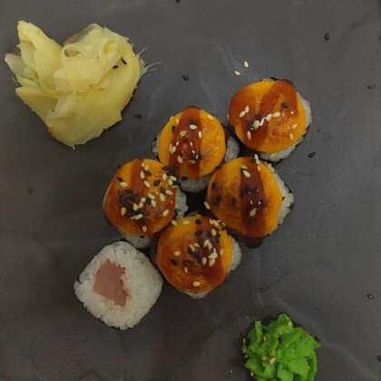 Запеченый хосомаки с тунцом